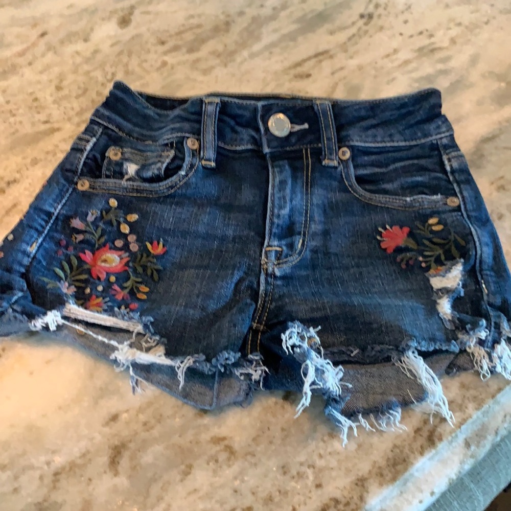 American eagle super cute flower short